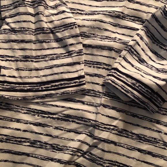 Chico’s Long Sleeve Navy and White Zenergy Top - Picture 8 of 8
